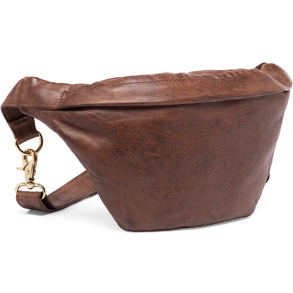 Bumbag in a buttery soft leather quality / 15822 - Brandy