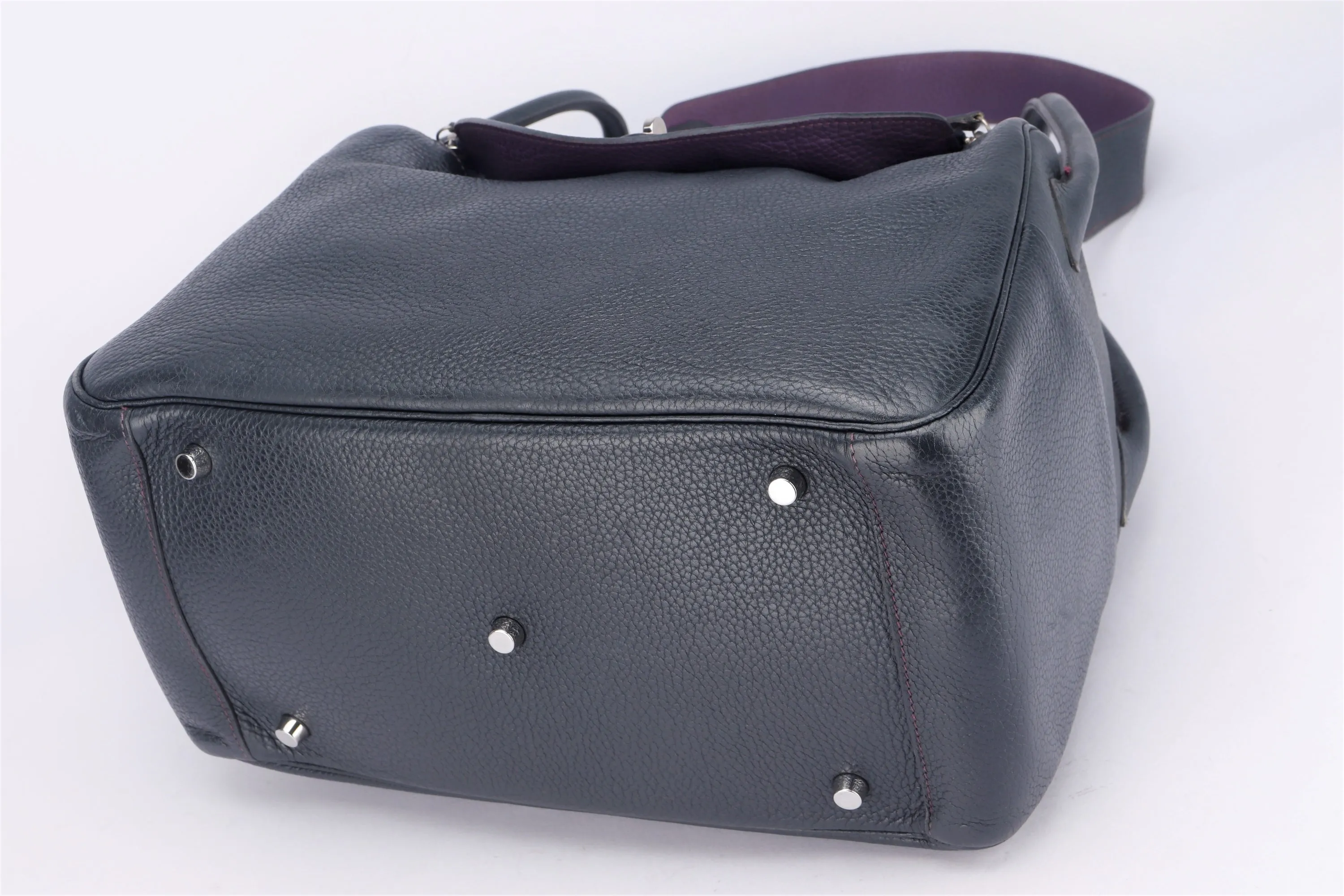 HERMES LINDY 34 (STAMP Q) TWO TONE COLOR DARK BLUE & CASSIS COLOR, SILVER HARDWARE, WITH DUST COVER